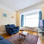 Guestready - Enchanting Life In Gorse Hill