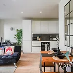 Japanese-Inspired Cozy 1-Bed In Manchester By Vista Stays