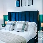 New Modern 4 Bed Property With Pool Table In Manchester By Vista Stays