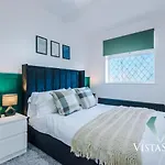 New Modern 4 Bed Property With Pool Table In Manchester By Vista Stays
