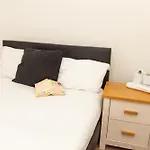 Suite 2 - Chic Private Room Near City Centre