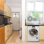 Homely Ensuite Room Near City Centre