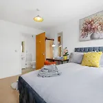 Central Piccadilly Luxury Three Bedroom Apartment