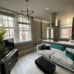 Stunning 2-Bedroom Apartment In Manchester Centre
