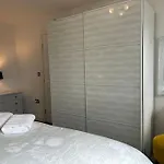 3-Bedroom House Close To City Centre