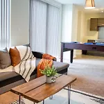 Riverside Lodge - Peaceful City Escape