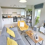 Pass The Keys Stylish Flat With Parking Close To Coop Arena