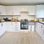 Pass The Keys Stylish Flat With Parking Close To Coop Arena