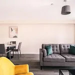 Lovely 2 Bedroom Manchester Apartment
