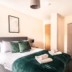 Lovely 2 Bedroom Manchester Apartment