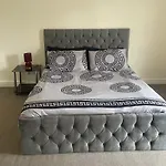 Stylish 1-Bed Apt - Sleeps 4 - Parking - Wifi