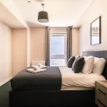 Bright & Stylish 2 Bed Apartment In Manchester