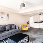 Bright & Stylish 2 Bed Apartment In Manchester