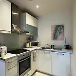 2 Bed 2 Bath City Centre Apartment