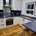 The Stylish Apartment With Free Parking