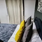 The Stylish Apartment With Free Parking