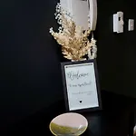 The Stylish Apartment With Free Parking