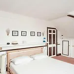 Bright 4 Beds Apartment
