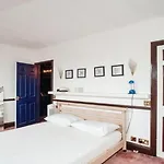 Bright 4 Beds Apartment