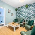 Mega Flat Near Arndale City Centre