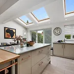 Pass The Keys Picture Perfect Haven In Didsbury Village - Free Parking & Ev Station