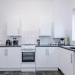 New! Spacious House In Manchester By 53 Degrees Property, Ideal For Long Term Stays & Business!