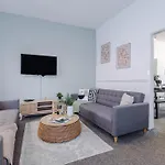 New! Spacious House In Manchester By 53 Degrees Property, Ideal For Long Term Stays & Business!