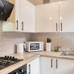 Full House, Massage Mattresses, Sleeps 6 Guests, Free Wifi, Free Parking, Free Netflix, Smart Tv
