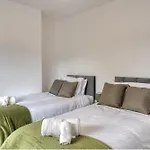 Full House, Massage Mattresses, Sleeps 6 Guests, Free Wifi, Free Parking, Free Netflix, Smart Tv