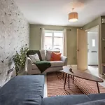 Modern House 2 Bedroom 5 Beds