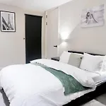 Modern Two Bedroom With Balcony In Manchester City