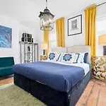 Large & Stylish Townhouse King Beds&Free Parking