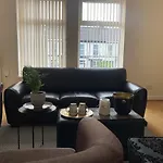 Stylish Large 3 Bedroom Apartment In Manchester