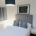 Manchester Live Coop Apartment-Entire House With Free Parking And Garden- Etihad Stadium