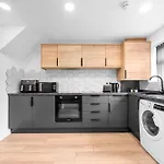 Morden En-Suite Room - Close Manchester City Cente & Etihad Stadium