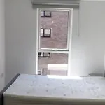 Large Double Ensuite Room In Luxury Building - Ideal For Professional Or Mature Student