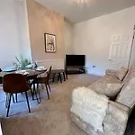 Three Bedroom Home Manchester, Sleeps 8!