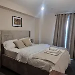 Entire 2 Bedroom And 2 Bathroom Apartment In Manchester City -Free Underground Parking
