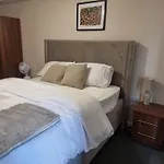 Entire 2 Bedroom And 2 Bathroom Apartment In Manchester City -Free Underground Parking