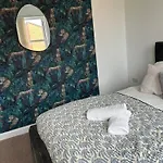 Failsworth Apartment 6 With Free Gated Parking