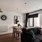 Stayzeni, Alexandra Rise Manchester Neat 1Br Flat