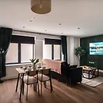 Stayzeni, Alexandra Rise Manchester Neat 1Br Flat