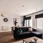 Stayzeni, Alexandra Rise Manchester Neat 1Br Flat