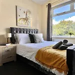 Stylish 3-Bed Home In Prestwich With Free Parking