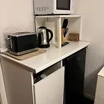 1 Bed Studio, Sleeps 2, Close To City Centre
