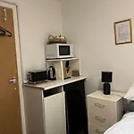 1 Bed Studio, Sleeps 2, Close To City Centre