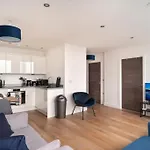 Snug 1Br Apt, 4Ktv-Free Parking