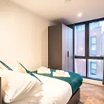 Stylish 2 Bedroom Apartment In Central Manchester