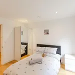 Warm 2 Bedroom Apartment 15 Min Walk To Etihad Stadium And City Center