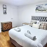 Rest&Recharge At A Quiet House Close To City Centre - Free Parking